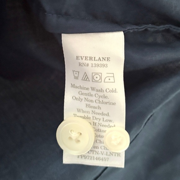 Everlane The Silky Cotton Lantern Top Button Down V Neck Navy Blue Size 6 - Picture 13 of 13
